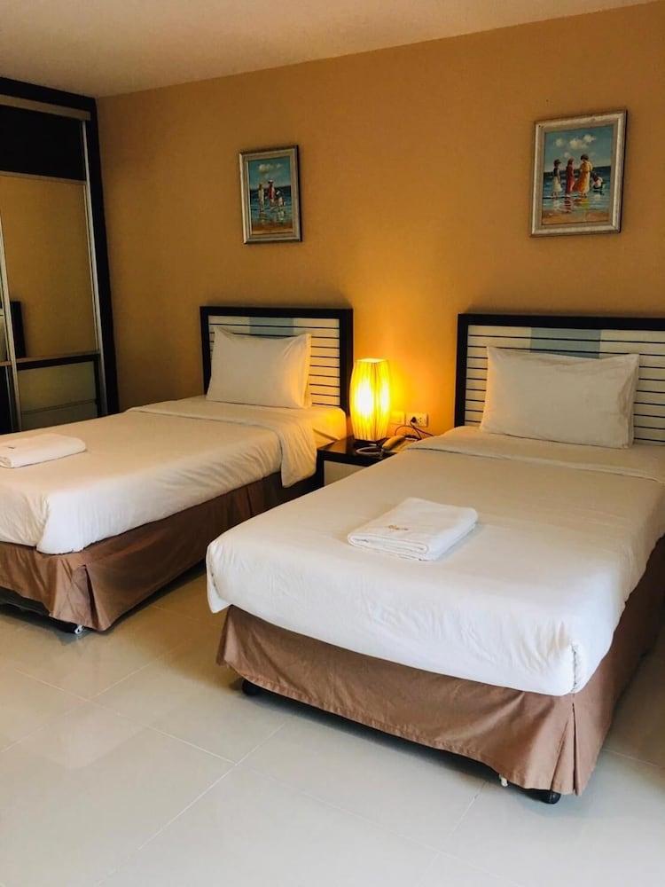 ≼ Similan Mansion Hotel Bang Saen 2⋆ ≽ From US$28